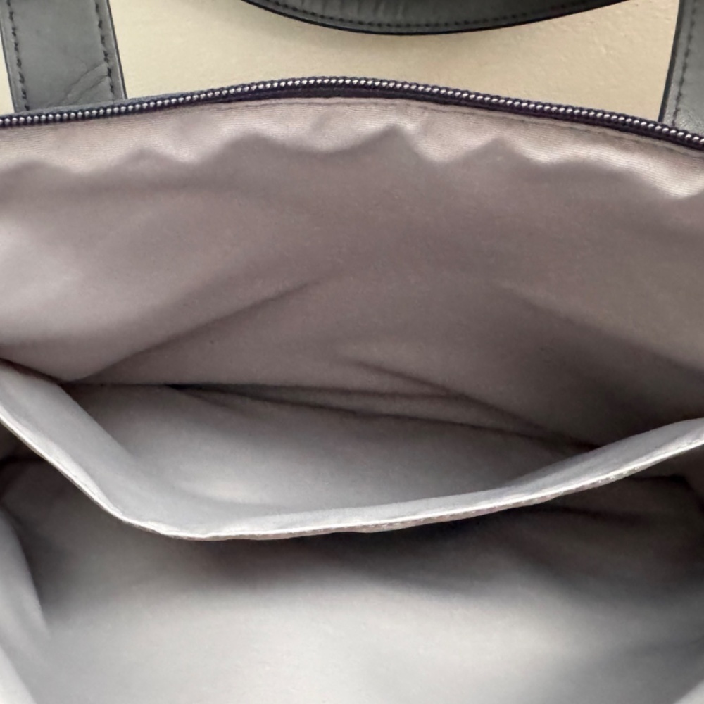 The Away Everywhere Bag in Navy Blue - Picture 8 of 11